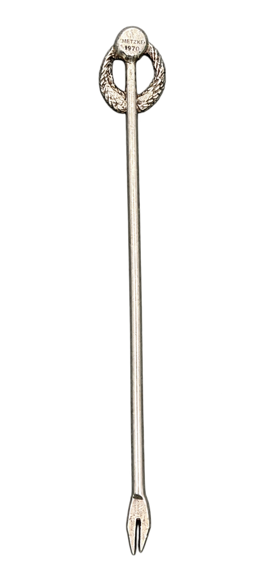 Back view of a single wreath cocktail pick